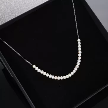   GAURA PEARLS - Vékony gyöngy anker nyaklánc Tenyésztett Gyöngy betéttel