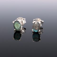 Labradorit ezüst fülbevaló, 4 karmos foglalattal