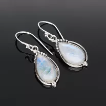 Csepp fülbevaló díszes foglalattal - HOLDKŐ