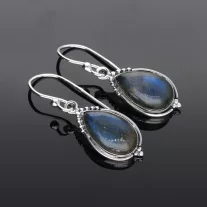 Csepp fülbevaló díszes foglalattal - LABRADORIT