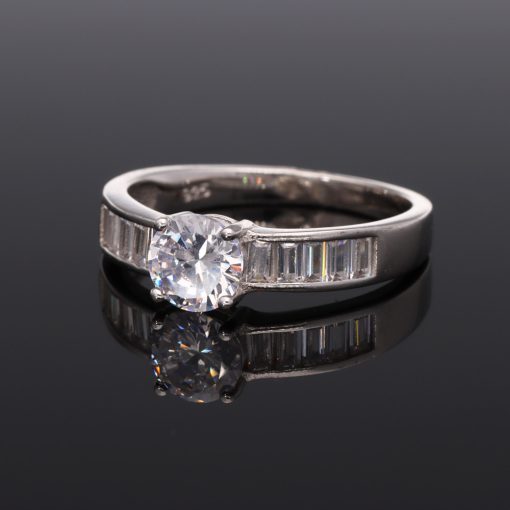 Cirkónia köves gyűrű navett