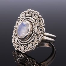 Holdkő díszes foglalatú ezüst gyűrű
