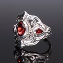 Díszes gránát köves gyűrű