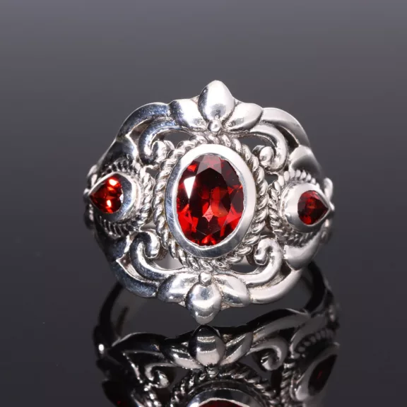 Díszes gránát köves gyűrű