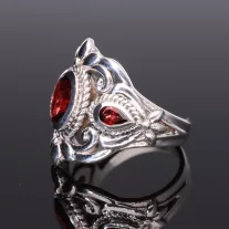 Díszes gránát köves gyűrű