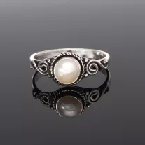 Tenyésztett Gyöngy gyűrű díszes ezüst foglalattal