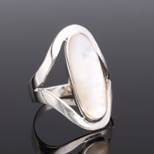 Modern-Ovál Gyöngyház ezüst gyűrű