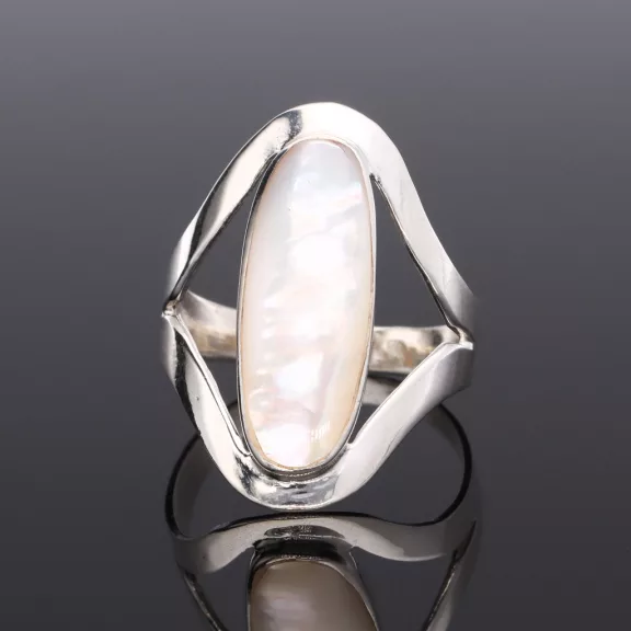 Modern-Ovál Gyöngyház ezüst gyűrű