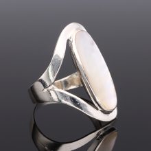 Modern-Ovál Gyöngyház ezüst gyűrű