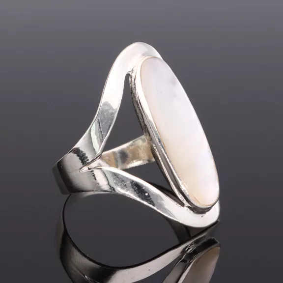 Modern-Ovál Gyöngyház ezüst gyűrű