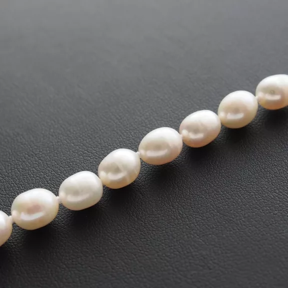 Fehér Tenyésztett Gyöngy karkötő, díszes eüzst zárszerkezettel