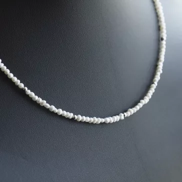 Félmerev Tenyésztett Gyöngysor Ezüst golyókkal - 3,5 mm