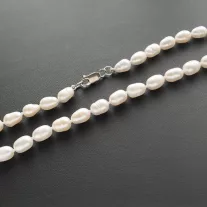   Nagy Ovál Tenyésztett Gyöngysor -9x7 mm fehér - Ezüst zárszerkezettel 