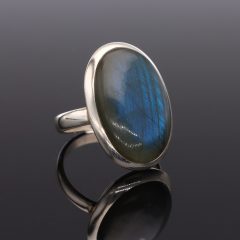Ovális Labradorit ezüst gyűrű fényes foglalattal