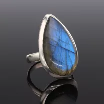 Csepp Labradorit ezüst gyűrű letisztult foglalattal