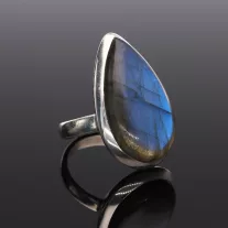 Csepp Labradorit ezüst gyűrű letisztult foglalattal