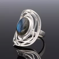 Ovál Labradorit gyűrű széles-hullámos foglalattal