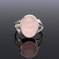 Rózsakvarc ezüst gyűrű, asszimetrikus sínnel