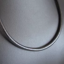 Tömör bőr nyaklánc ezüst zárszerkezettel - 5 mm vastag