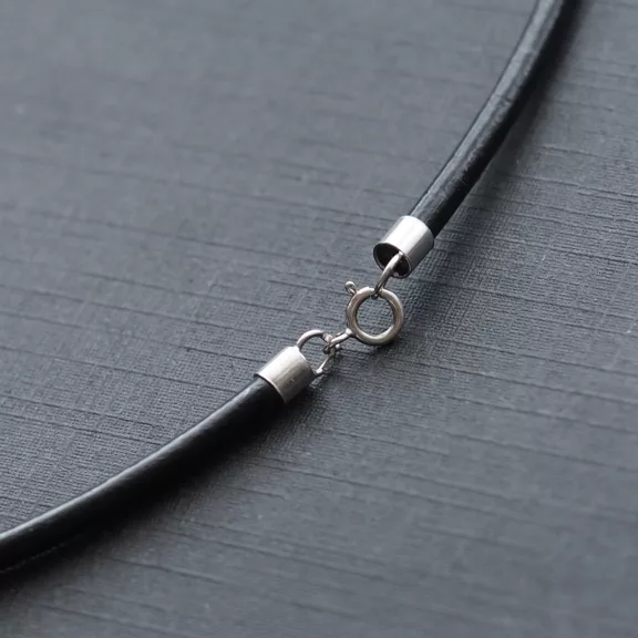Tömör bőr nyaklánc ezüst zárszerkezettel - 3 mm vastag