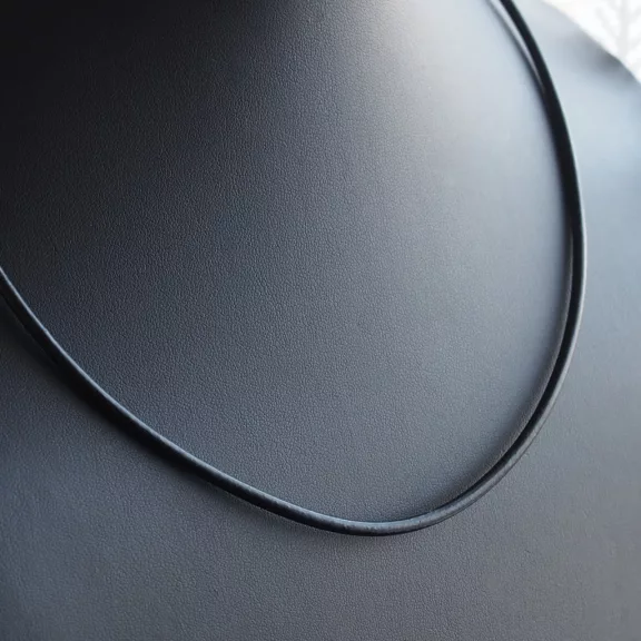 Tömör bőr nyaklánc ezüst zárszerkezettel - 3 mm vastag
