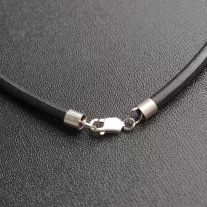 Fekete bőr nyaklánc ezüst zárszerkezettel - 4 mm vastag