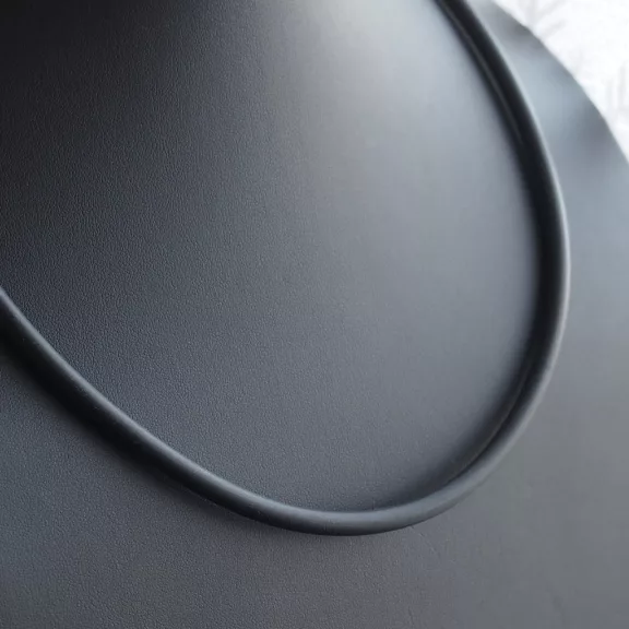 Vasgtag kaucsuk nyaklánc - Fekete -  5mm 