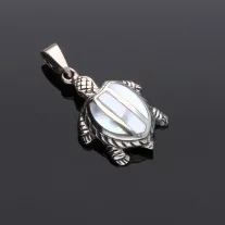 Gyöngyház betétes Teknős medál