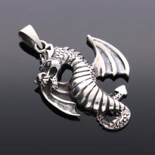 Széttárt szárnyú Sárkány medál