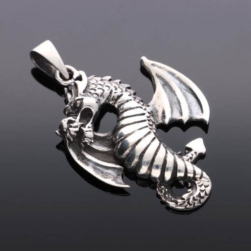 Széttárt szárnyú Sárkány medál