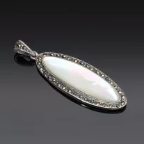 Markazit - Gyöngyház hosszú ovál medál