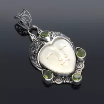 Csontból faragott Buddha medál - Olivin