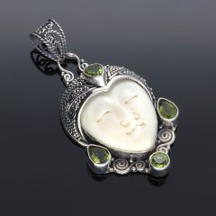 Csontból faragott Buddha medál - Olivin