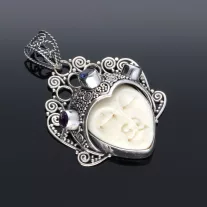 Csontból faragott Buddha medál - Ametiszt - Iolit