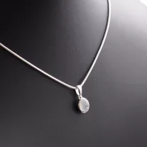 Holdkő ovál medál Törhetetlen kígyóláncon