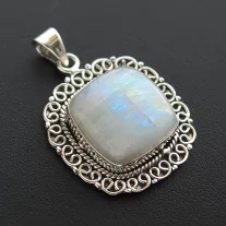 Négyzetes Holdkő medál díszes foglalattal
