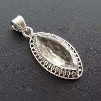 Fazettált hegyikristály medál