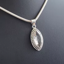 Fazettált hegyikristály medál