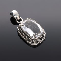 Hegyikristály medál, díszes ezüst foglalattal