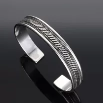 Átlós mintás - Merev ezüst karkötő