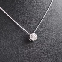 Cirkónia kör medál nyakláncon