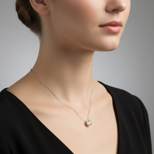 Cirkónia kör medál nyakláncon