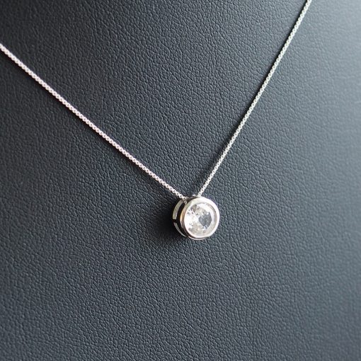 Cirkónia kör medál nyakláncon