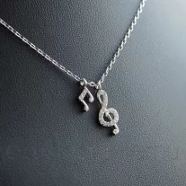 Violinkulcs-Hangjegy medál nyakláncon