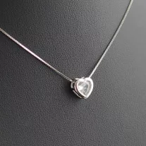 Cirkónia szív medál nyakláncon