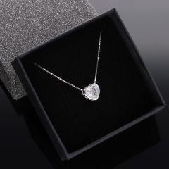 Cirkónia szív medál nyakláncon