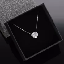 Cirkónia szív medál nyakláncon