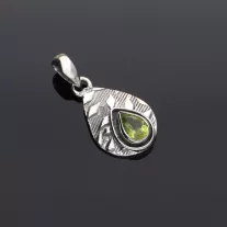 Csepp Olivin medál Rusztikus foglalatban