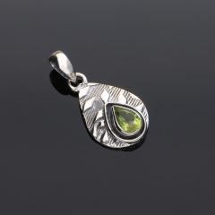 Csepp Olivin medál Rusztikus foglalatban