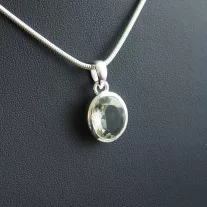 Ezüst medál ovális zöld Ametiszttel